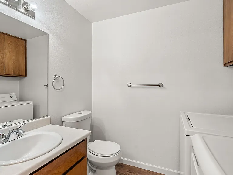 Talent Parkside Apartments — Photo 16