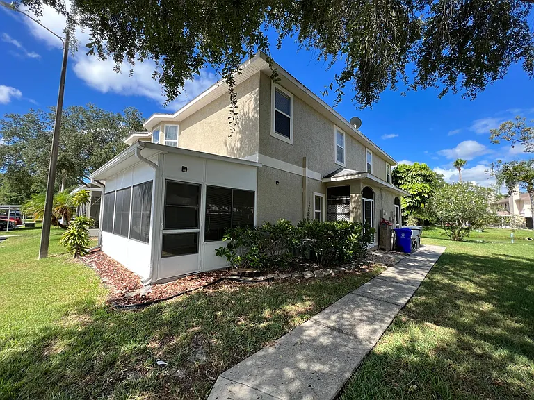 40 Emerald Bay Dr — Photo 1