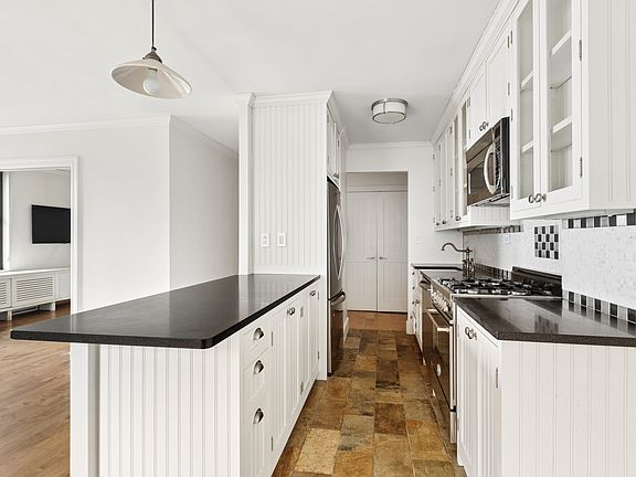 4th image of 1641 3rd Ave APT 28D