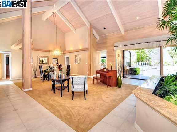 3rd image of 42 Blackhawk Club Ct