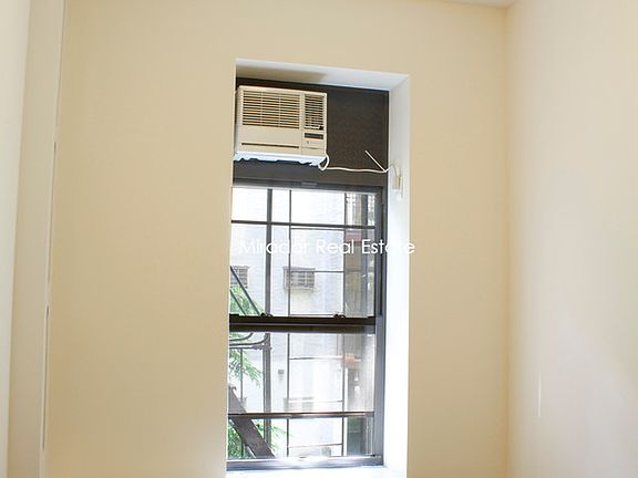 5th image of 120 E 11th St APT B