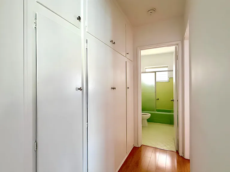 262 1/2 S Sycamore Ave #3 — Photo 13