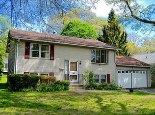 96 Walnut Rd, Barrington, RI 02806