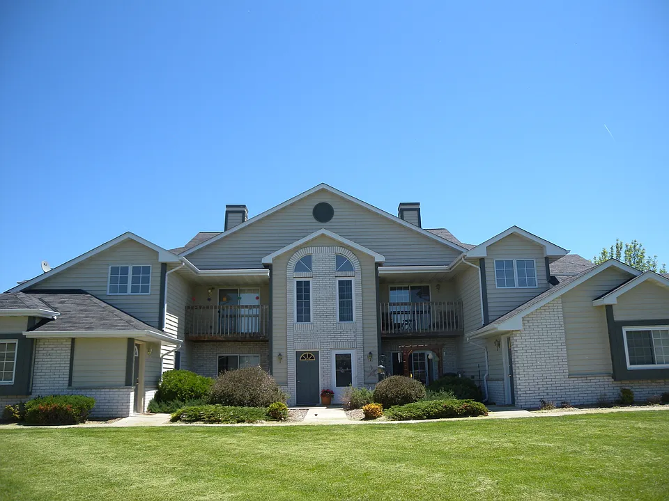 W240N2578 E Parkway Meadow Cir #2L