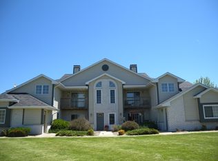 W240N2578 E Parkway Meadow Cir UNIT 2, Pewaukee, WI 53072