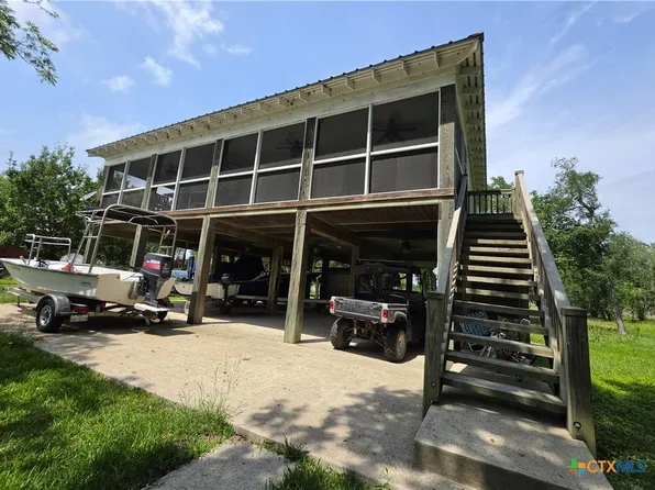 1243 Guadalupe River Dr, Tivoli, TX 77990
