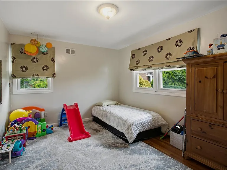 16 Baldwin Ln — Photo 5