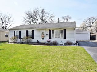 307 Stratford Cir, Streamwood, IL