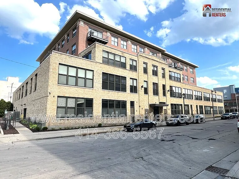 1924 N Hubbard St #209 — Photo 10