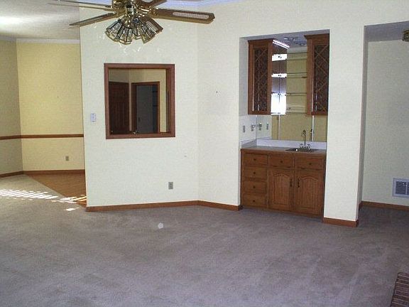 3rd image of 635 Greenwich Dr