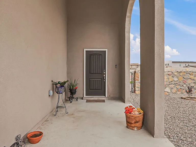 672 La Entrada Cir — Photo 4