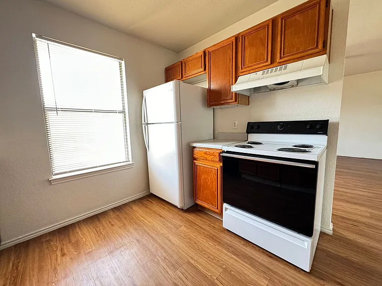 1904 Windward Dr — Photo 10
