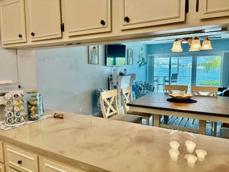 60 Pelican St W #106 — Photo 5