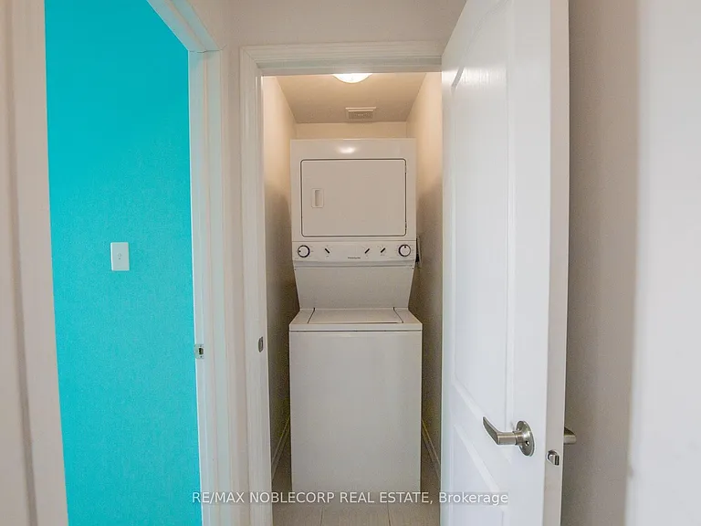 1287 Coleman Cres — Photo 16