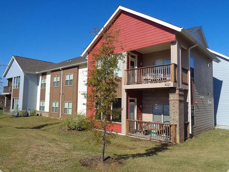 4021 Blackstone Dr #204 — Photo 4