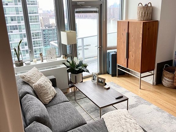 4th image of 4545 Center Blvd #20