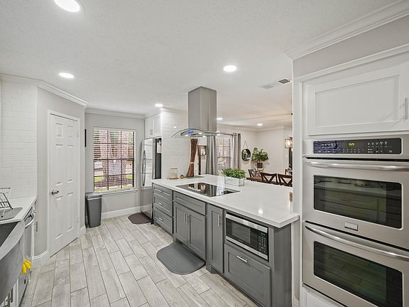 5th image of 15831 Ridge Park Dr