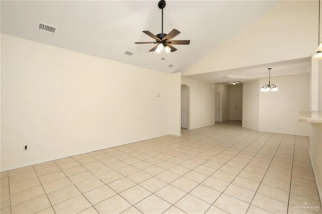 4 bed, 2.0 bath, 1808 sqft, $1,850 — Photo 2