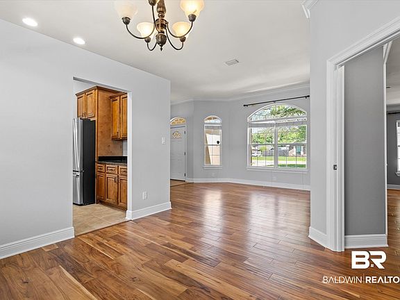 4th image of 2457 Myrtlewood Dr