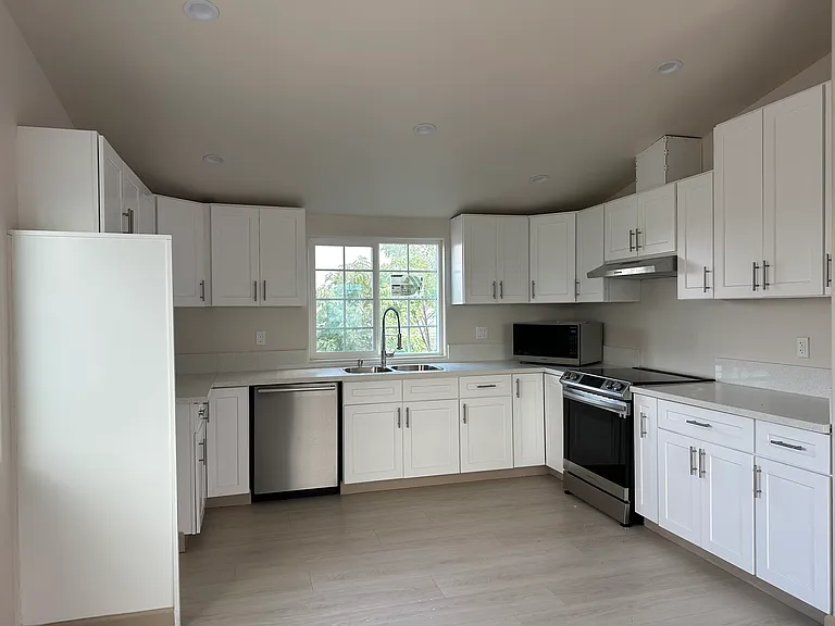 5862 W 83rd St #B — Photo 6