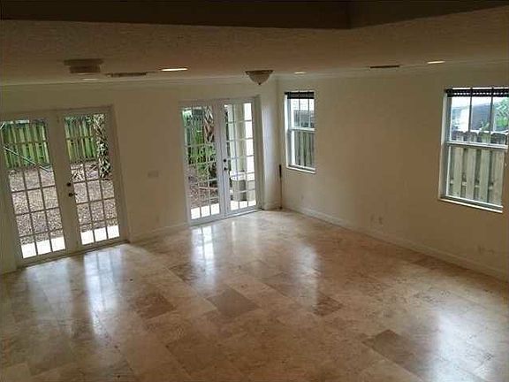 5th image of 600 SW 8th Ave