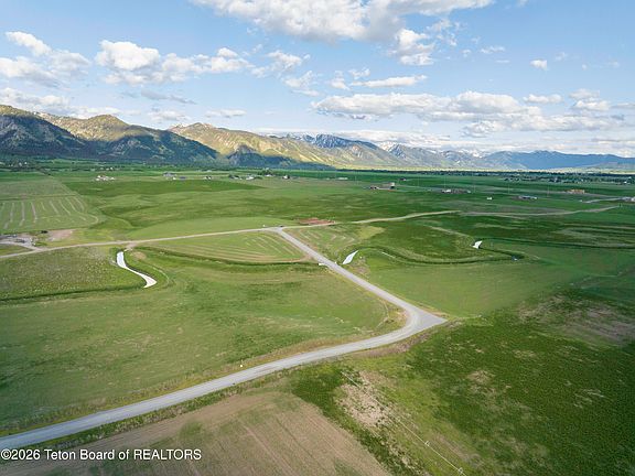 2nd image of 12 Yellow Star Rd