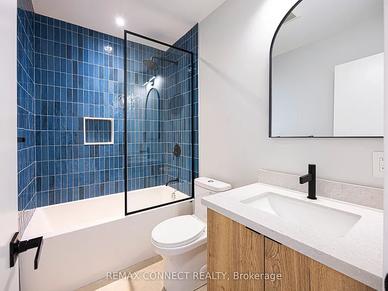 1146 College St #3 — Photo 13