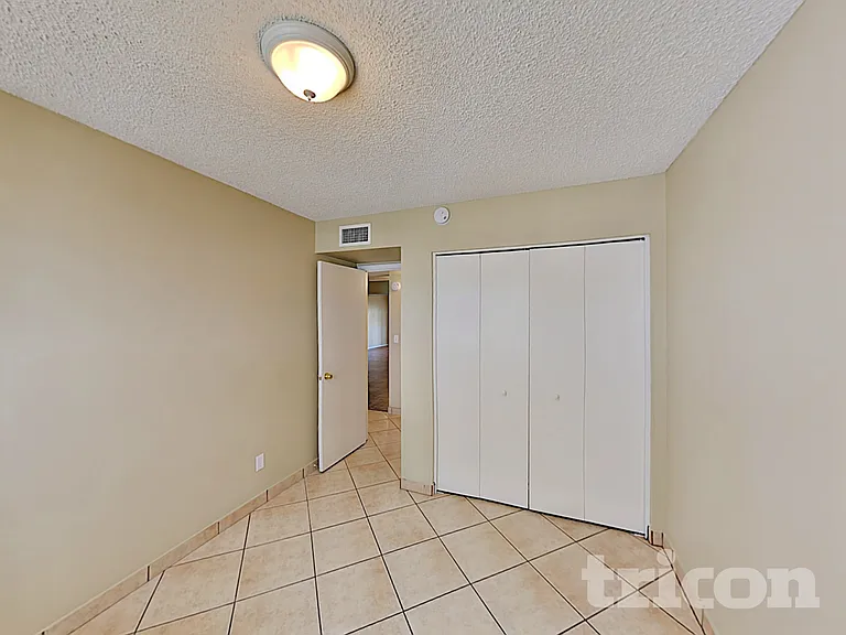 102 W Ivyglen St — Photo 26