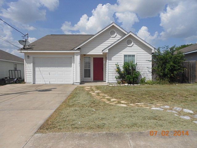 1st image of 121 N Amelia Ct
