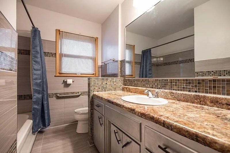 3 bed, $1,600 — Photo 4