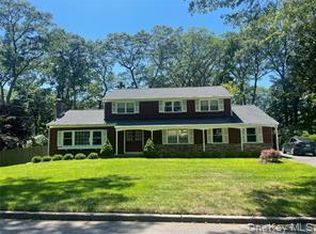 4 Cornwallis Rd, East Setauket, NY 11733