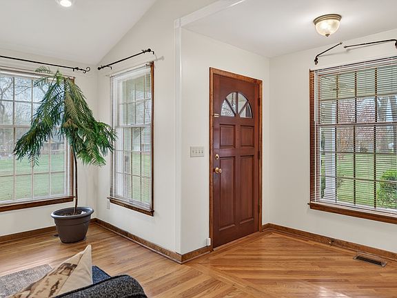 5th image of 601 Brentlawn Rd