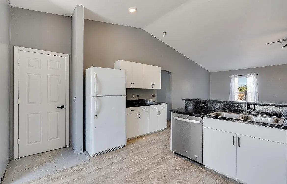 3 bed, 1847 sqft, $1,850 — Photo 3