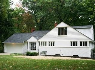 401 Lake Forest Dr, Bay Village, OH