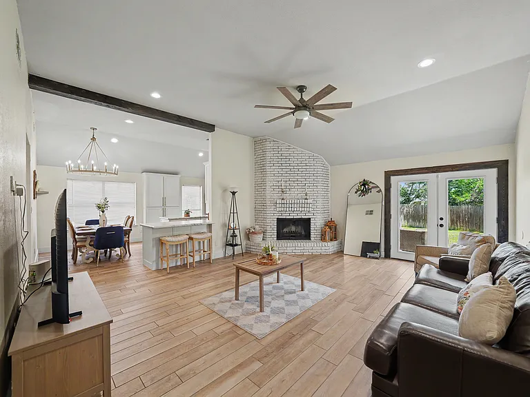 2716 Echo Point Dr — Photo 2
