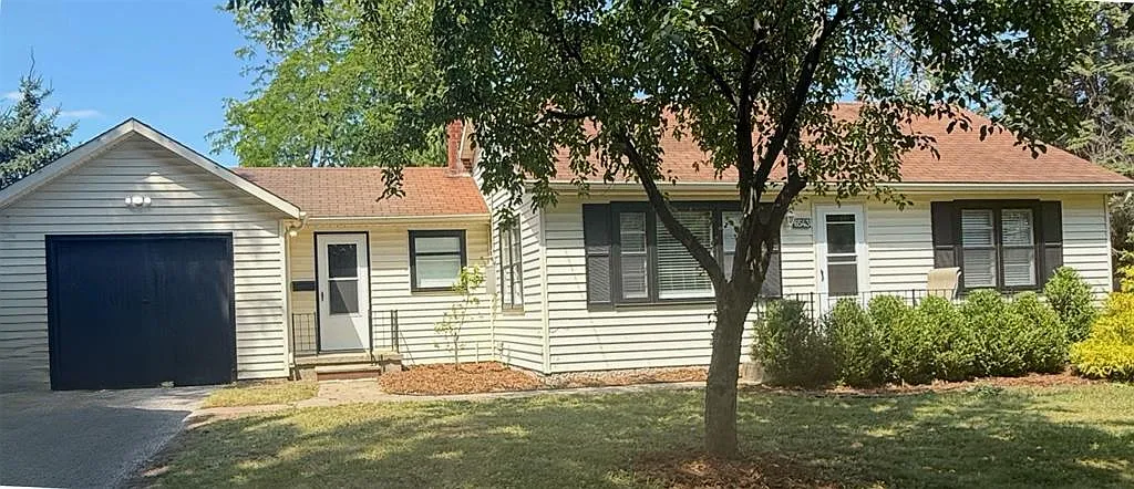 2 bed, $3,000 — Photo 1