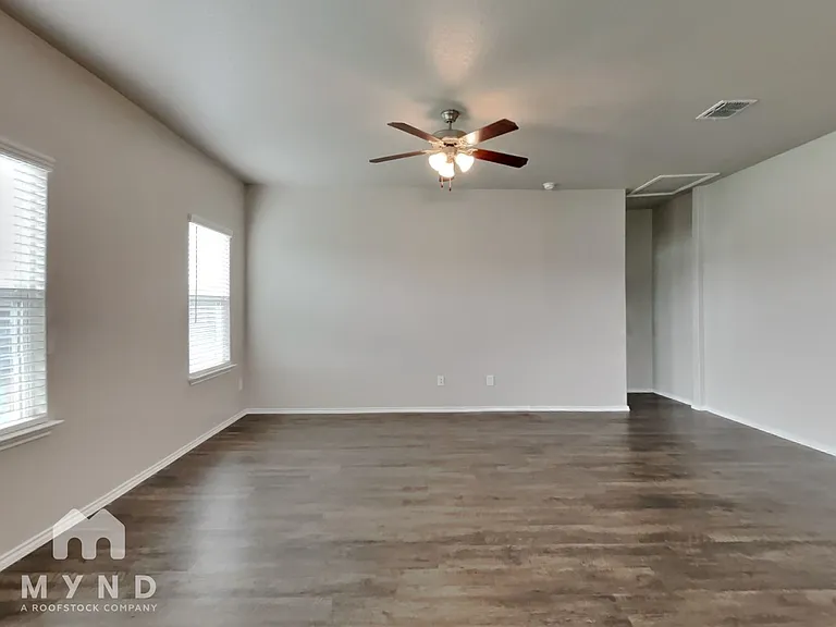 211 Stevens Smt — Photo 7