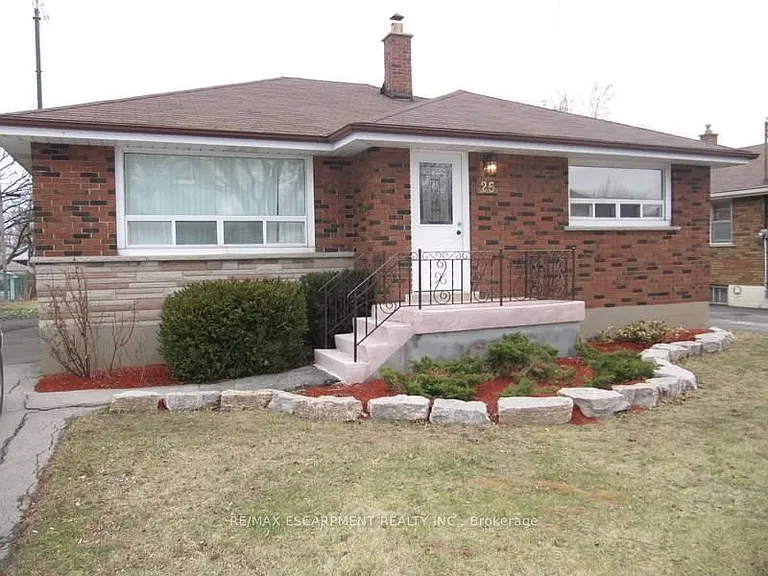 25 Endfield Ave #2 — Photo 5