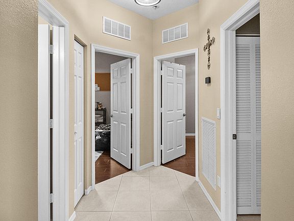 4th image of 222 SW Manatee Springs Way