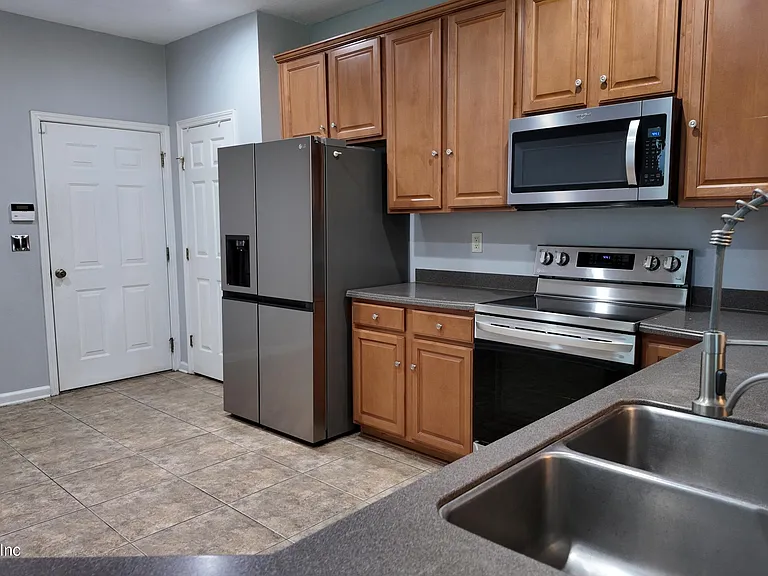 11015 Castlemain Cir E — Photo 13