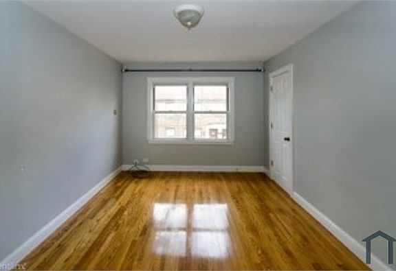 3rd image of 7419 N Wolcott Ave #2E