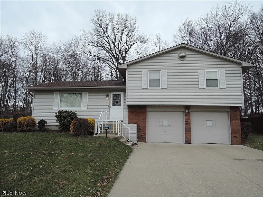 1731 Rosalyn Dr photo 1