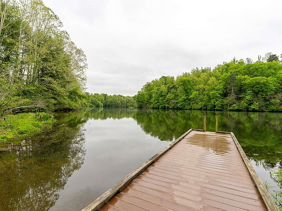 3rd image of 2068 Lakeside Dr