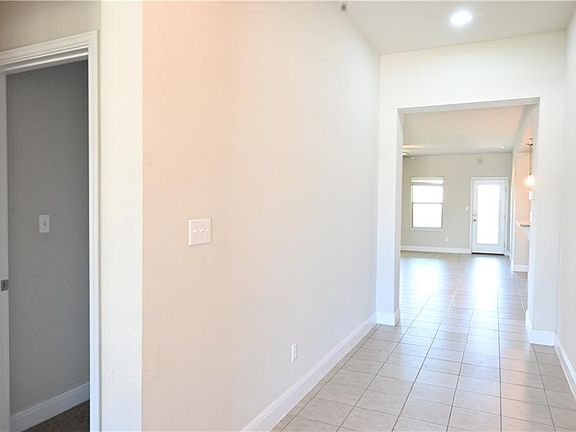 5th image of 124 Gray Wolf Dr