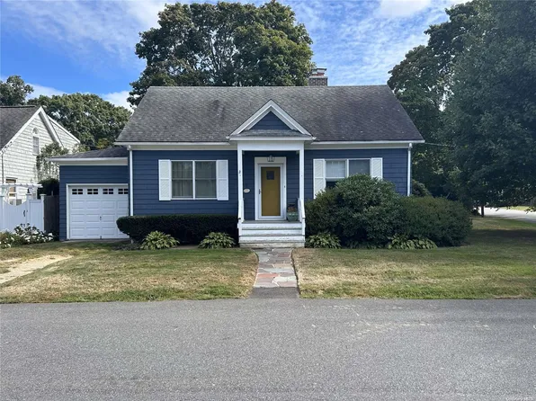 103 Grant Street, Centerport, NY 11721