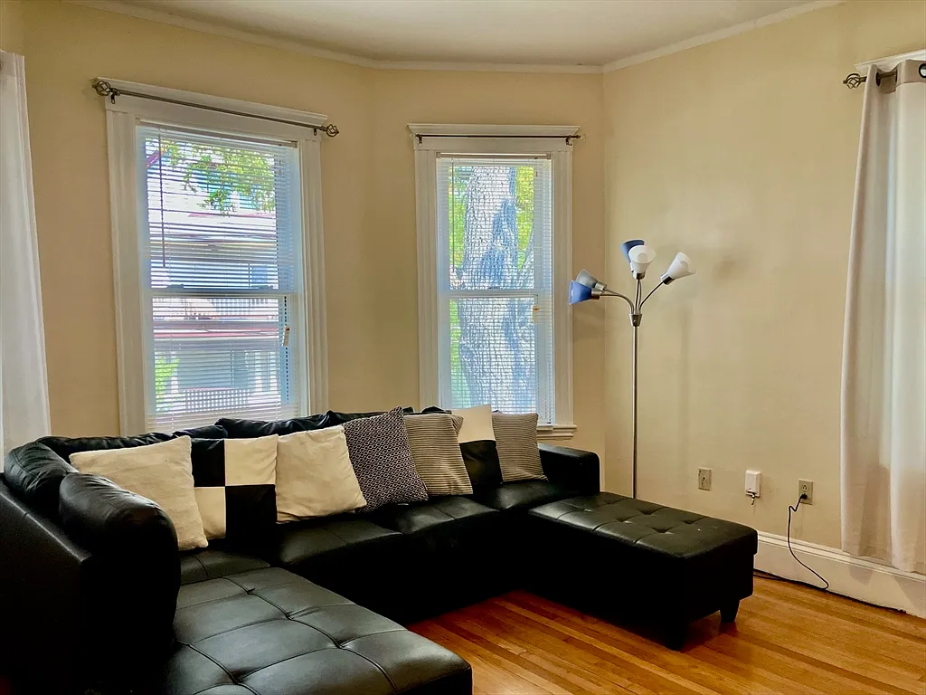 Building Photo - 230 Callender St #2