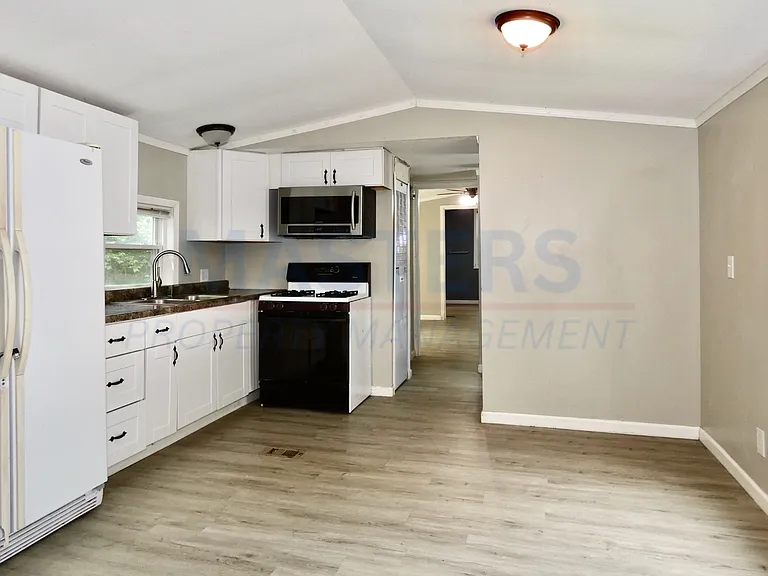 10635 Ford Rd — Photo 18