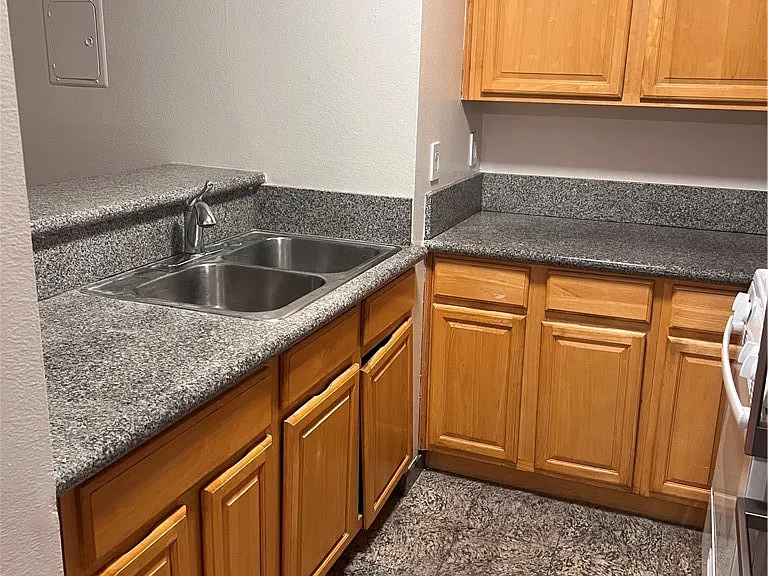 1720 Peyton Ave — Photo 5