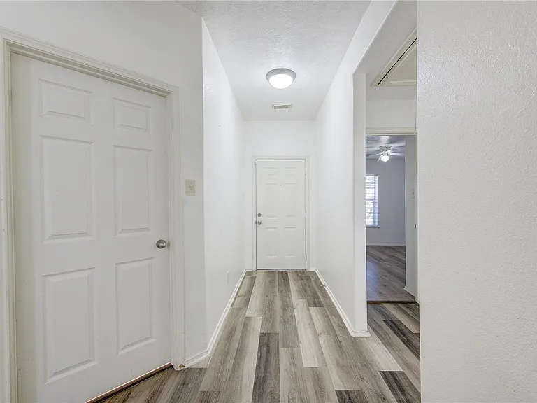 7930 Northfork Hollow Ln — Photo 2