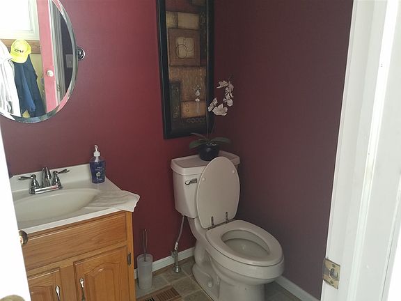 5th image of 601 E Boone St